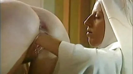 Cô gái tóc vàng thu nhỏ Lily Ryder giao phim sec nhat ban hd hợp với một người đàn ông da đen tồi tệ.