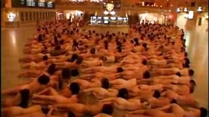 Anh chàng ngon ngọt đụ cô gái phin sec nhat tóc nâu trong miệng và hậu môn, sau đó kết thúc trên mặt.