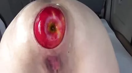 Một con chó cái busty trẻ vuốt ve âm hộ của cô phim sev nhat ban ấy sau khi đạt cực khoái với máy rung.