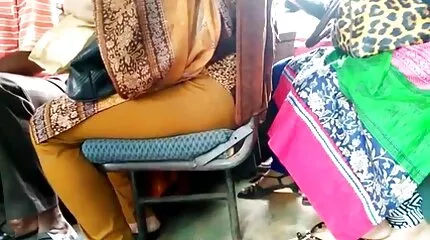 Sau khi thổi kèn xong, cô ấy ngồi lên cặc, rồi lại phim sexc nhat ban bú cặc anh chàng.