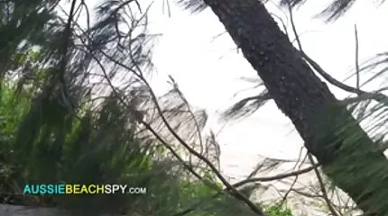 Nam hói và niềm đam mê của anh ấy sau séc nhất ban khi đi dạo bắt đầu khiêu dâm trên bãi biển.