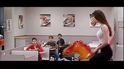 Một cô gái trẻ cởi video sec nhat quần lót và xoa bóp âm hộ bằng lòng bàn tay.