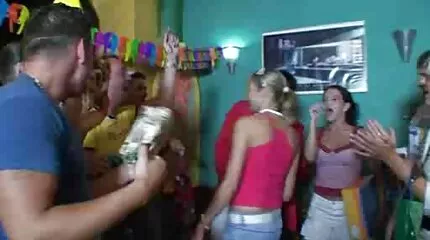 Sex mạnh mẽ với người đẹp mảnh khảnh trong tất phm sec nhat ban cả các lỗ.