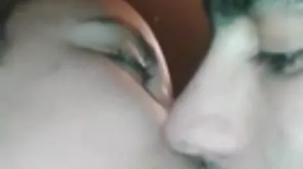 Làm tình nhẹ nhàng trên phim sec nhat giường với gái gầy tóc vàng.