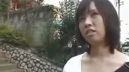 Một người đàn ông da đen lùn đụ một con gà trắng vào mông trên sec sinh vien nhat ban bàn và hoàn thành trong hậu môn.