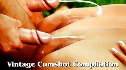 Đội cổ vũ trẻ hàng đầu khoe vẻ quyến rũ sec nhat ban moi nhat trước gương