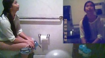 Latinas sau hồ bơi liếm mông của anh chàng sec hay nhat ban và fuck.