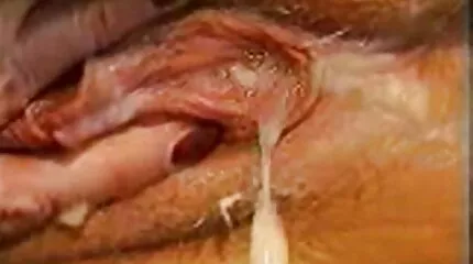 Địt em Nga tóc đỏ xoăn xinh phim sec nhat ban moi nhat lên giường với trai.