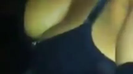 Bú cu trẻ và trưởng thành làm phim sec nguoi mau nhat ban việc trong cùng một nhóm tại bữa tiệc swinger.