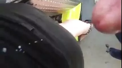 Cô gái da đen phim sec japan với cái mông nhờn được chịch trong một tòa nhà bỏ hoang.